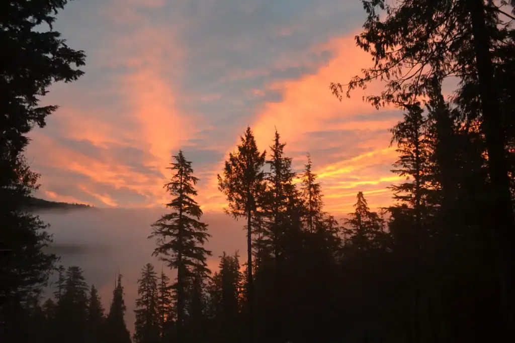 Sunrise over the lake at the top of the mountain.